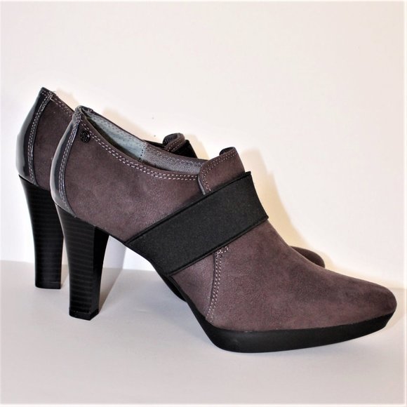 Dana Buchman Faux Suede Platform Heels - Picture 2 of 5